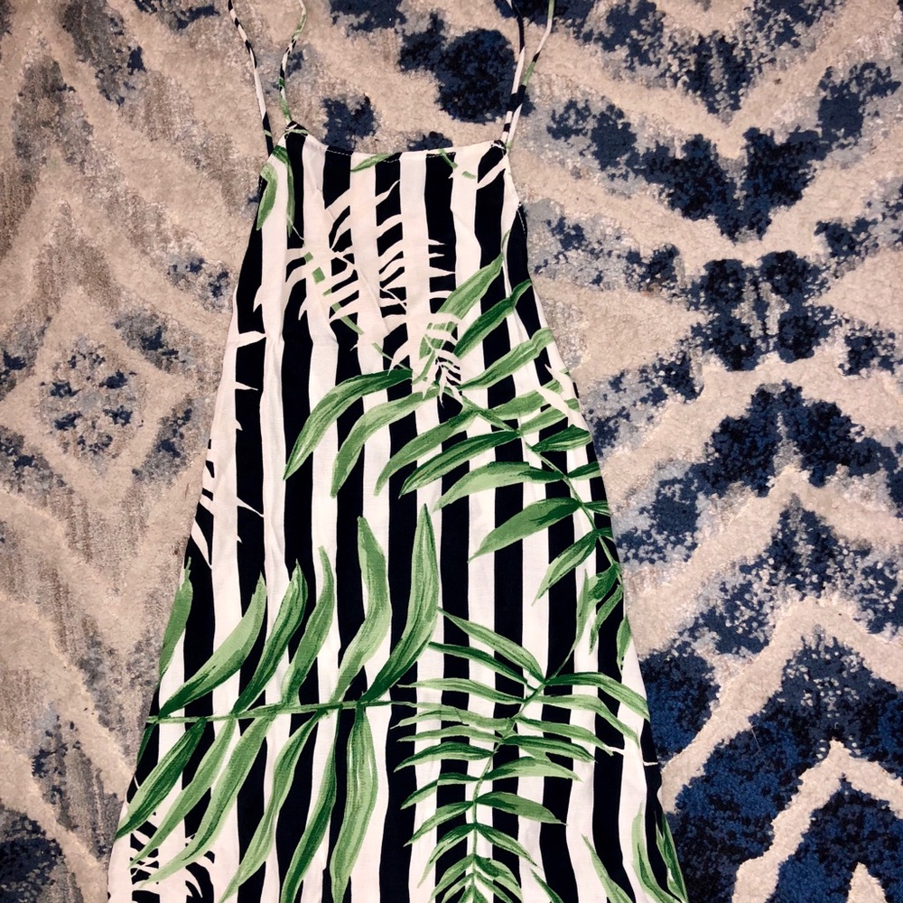 NEW Zara backless top. Leaf print.